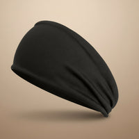 Bandeau cheveux en studio photo shooting sur fond claire et douce.