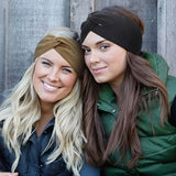 Bandeau cheveux – deux femmes modernes portant un bandeau extensible en ville