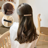 Barrette cheveux CrystalMuse avec perles retenant une coiffure latérale raffinée.