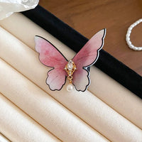 Barrette cheveux rose élégante présentée dans une boîte luxe ouverte