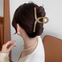 Pince cheveux – coiffure relevée élégante vue de dos