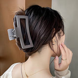 Pince cheveux PowerClip 13 sublimant une coiffure élégante vue de profil.
