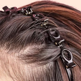 Serre tete MultiSculpt structurant une coiffure avec mèches maintenues par des mini-pinces.