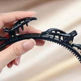 Serre tete MultiSculpt montrant la structure articulée du système de fixation en gros plan.